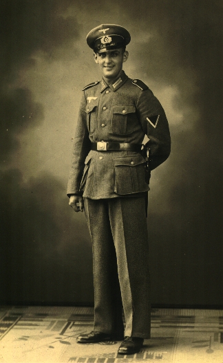 Großvater Gottfried Froitzheim in Ausgehuniform